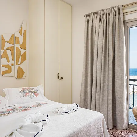 Eftopia Beachfront 3-bedrooms Holiday home *