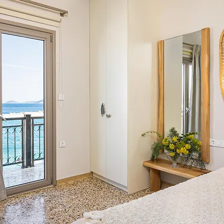 Eftopia Beachfront 3-bedrooms Holiday home
