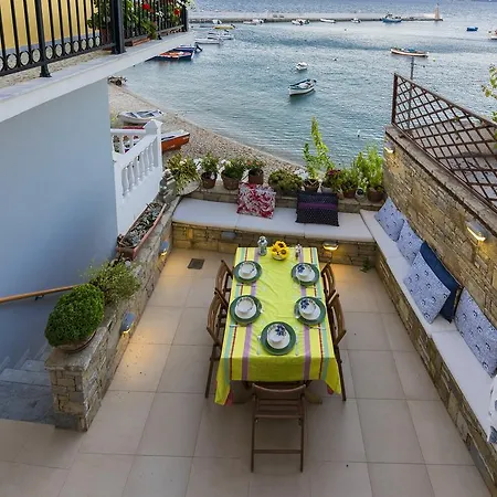 Eftopia Beachfront 3-bedrooms *