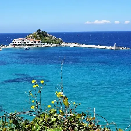 Eftopia Beachfront 3-bedrooms Holiday home