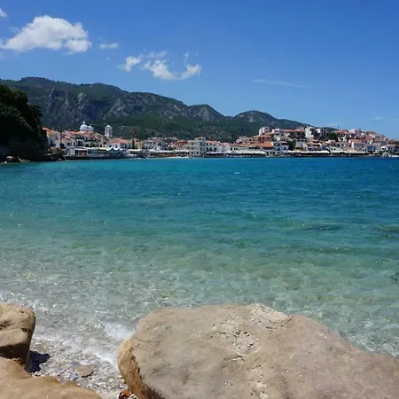 Eftopia Beachfront 3-bedrooms Holiday home *